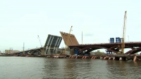 Крылья над Невой: Большой Смоленский мост впервые присоединился к навигации