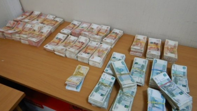 Новосибирские таможенники задержали контрабандиста, который пытался вывезти 25 млн рублей