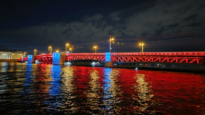 Петербург почтит подвиг ликвидаторов аварии на Чернобыльской АЭС подсветкой трех мостов