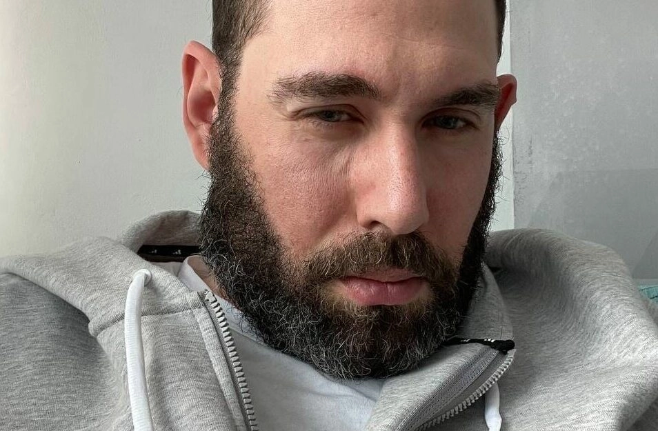 Два штрафа не помогли: на Слепакова* завели уголовное дело за посты без маркировки иноагента - tvspb.ru