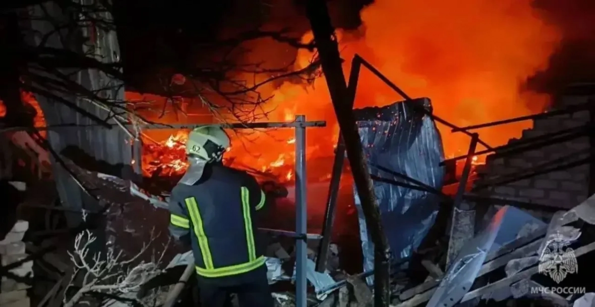 Под ударом — дети: в ЛНР после атаки дронов  ВСУ сгорел дом, погибла семья из трех человек - tvspb.ru
