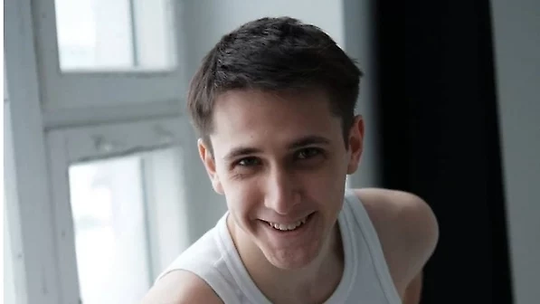 Копия Райана Гослинга учится в Москве и играет в театре - tvspb.ru