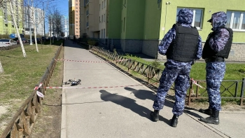 На тротуаре проспекта Маршака обнаружили FPV-дрон