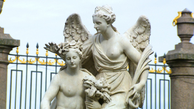 Летний сад для посетителей откроют 1 мая, а сегодня скульптуры освободили от зимних футляров