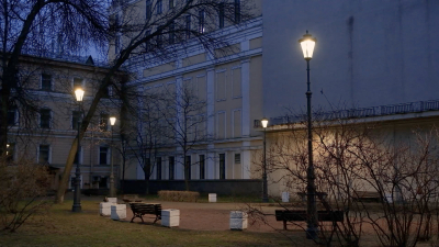 Александр Беглов: Новое современное освещение Дерптского сквера бережно вписано в историческую среду центра Петербурга