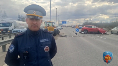 «Джетур» отбросило в «Рено» после удара о трактор: в ДТП на Киевском шоссе пострадали три человека