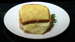 Полезный завтрак. Тост с омлетом от шеф-повара Сергея Серкова