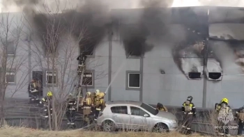 Пожару на Кушелевской дороге присвоен номер 1БИС: автосервис горит на площади 70 кв. метров