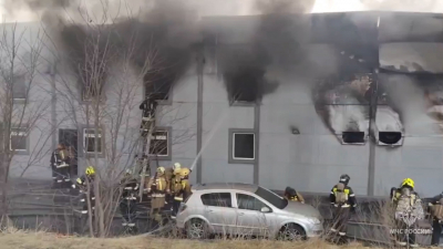 Пожару на Кушелевской дороге присвоен номер 1БИС: автосервис горит на площади 70 кв. метров