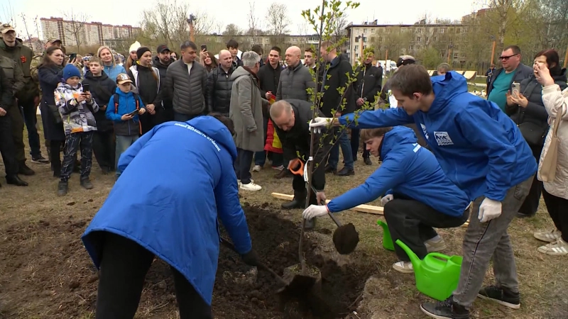 Во Фрунзенском районе прошёл Добрый субботник с участием Александра Беглова и Александра Бельского