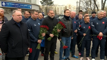 На стадионе «Динамо» завершился матч между командами правительств Петербурга и Мариуполя