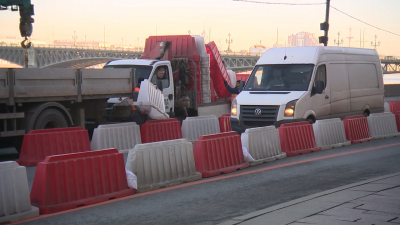 С 10 апреля ремонт Дворцовой набережной ограничит движение в центре Петербурга