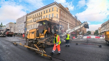 Три миллиона «квадратов», габбро-диабаз и рекордные сроки: как Петербург ремонтирует дороги в 2026 году