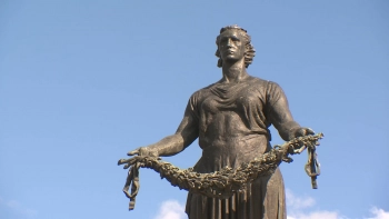 «Мы должны помнить об этом»: в Петербурге впервые отметили День памяти жертв геноцида советского народа