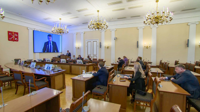 Новая улица, зелёные зоны и бережливые технологии для мам: итоги совещания в Смольном