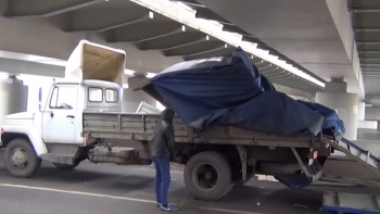 «Мост глупости» в Петербурге уходит в прошлое: под путепроводом на Софийской поднимут проезд до 4,5 метров