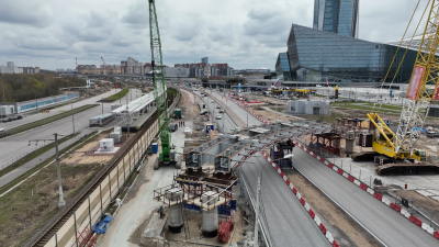 Александр Беглов: На строительстве магистрали М-32 начат важный этап — смонтирована первая стотонная балка путепровода над Приморским шоссе