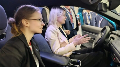 Сосновый Бор получил два пилотных электромобиля «Атом» для опытной эксплуатации