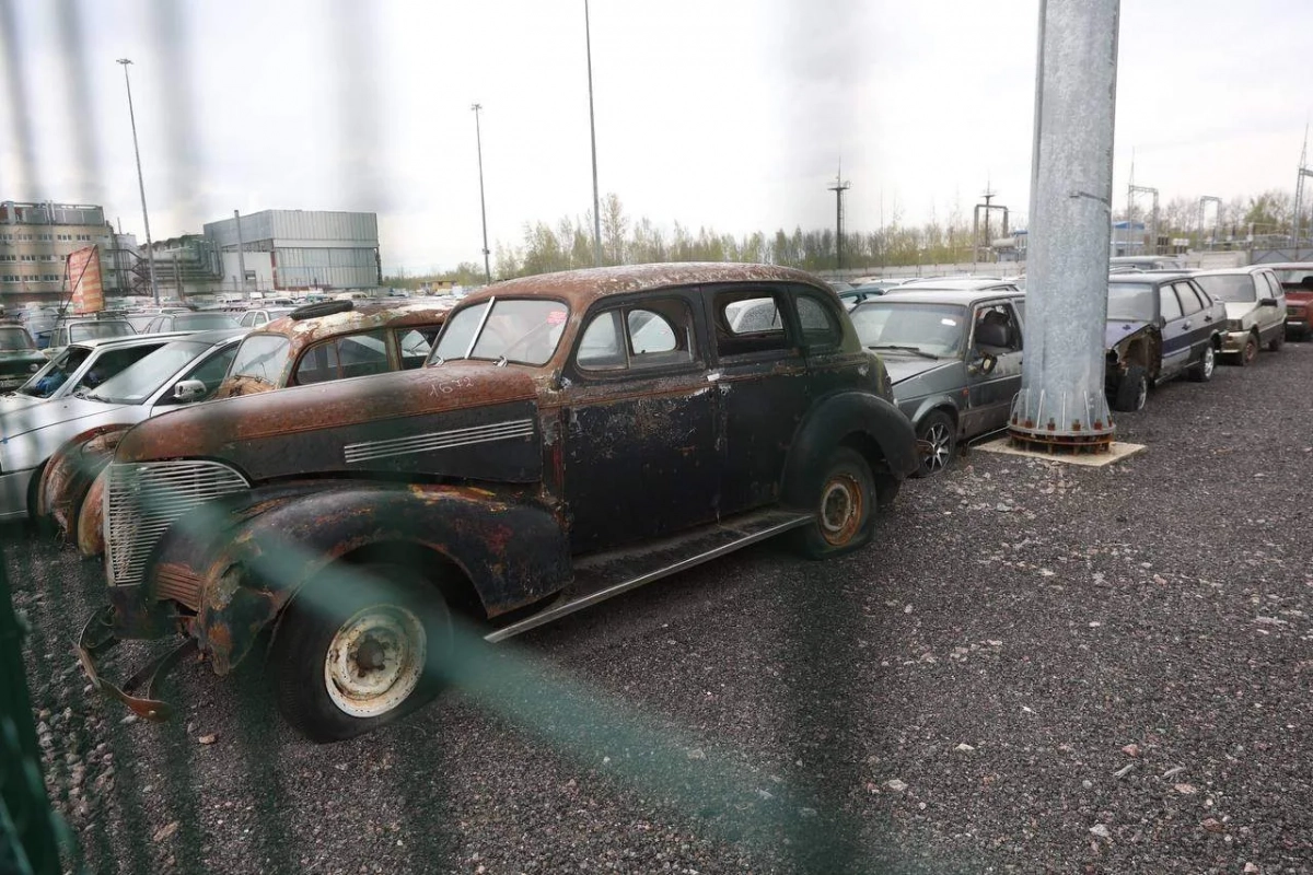 С начала года с улиц Петербурга вывезли более 300 брошенных автомобилей - tvspb.ru