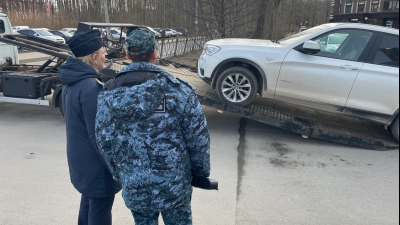 Развод по-петербургски: за долги перед женой мужчина лишился BMW X5