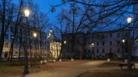Александр Беглов: Новое современное освещение Дерптского сквера бережно вписано в историческую среду центра Петербурга