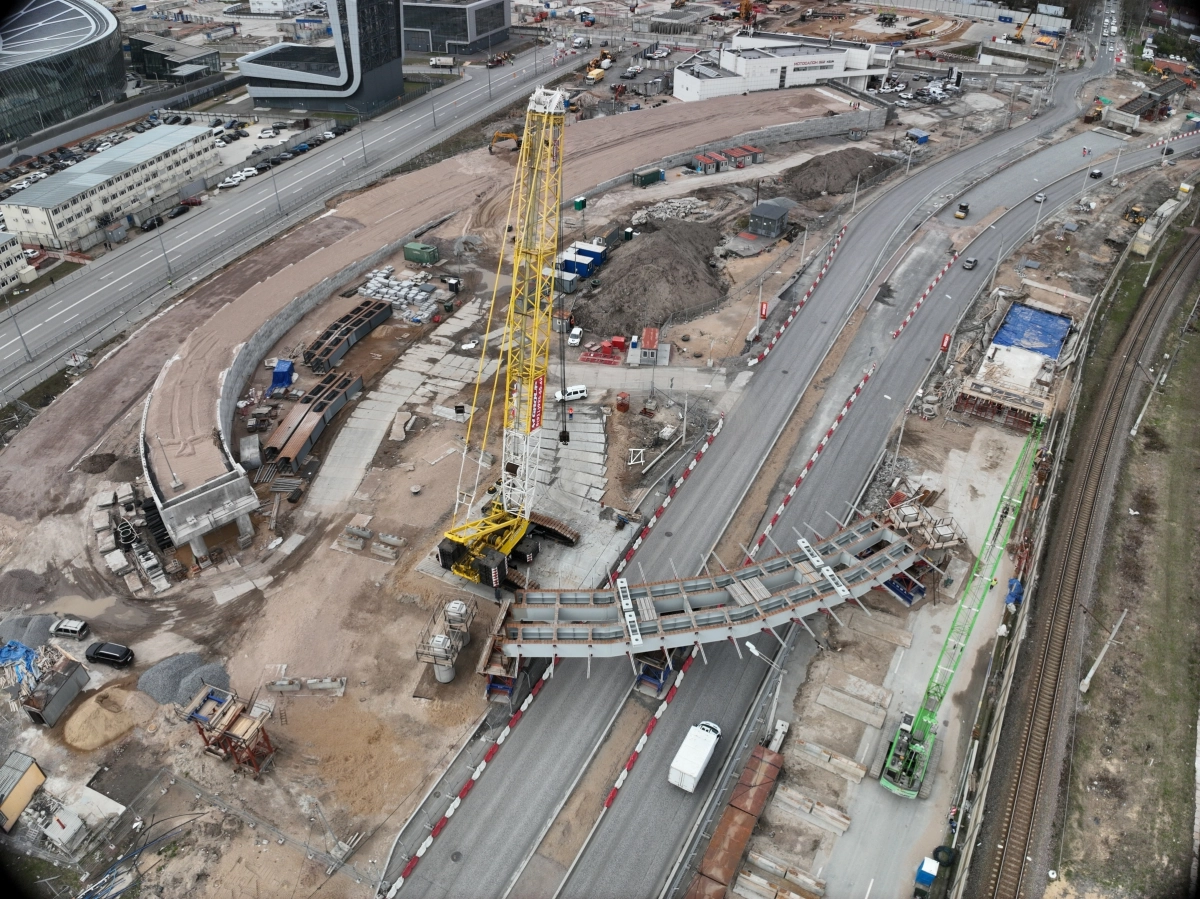 Александр Беглов: На строительстве магистрали М-32 начат важный этап — смонтирована первая стотонная балка путепровода над Приморским шоссе - tvspb.ru