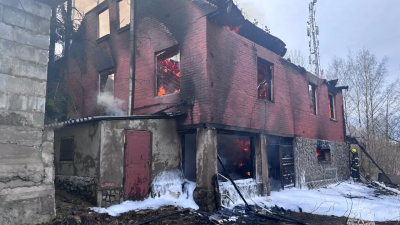 Во Всеволожском районе при пожаре в частном доме один человек погиб, трое – пострадали