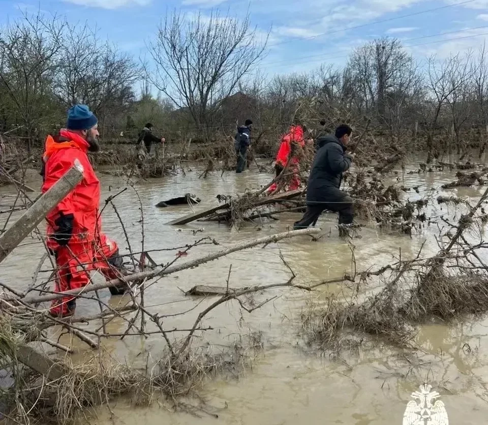 Вода уходит, но не везде: как МЧС продолжает борьбу с наводнением в Дагестане и Чечне - tvspb.ru