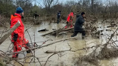 Вода уходит, но не везде: как МЧС продолжает борьбу с наводнением в Дагестане и Чечне