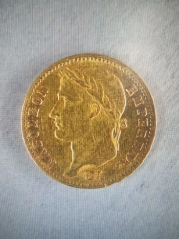 Золото Римской империи и Наполеона в кошельке: как французского музейщика поймали с контрабандой на 53 млн рублей