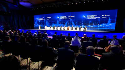 Как в Петербурге проходит первый Международный транспортно-логистический форум