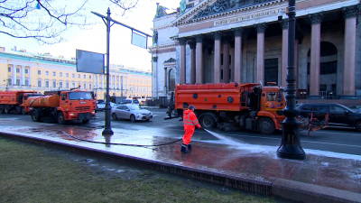 Петербург приводят в порядок после зимы: в городе официально стартовал месячник благоустройства