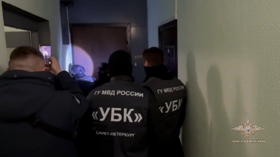 «Плюс-минус» догадывался, сказали: «это не наркота»: в Петербурге задержали 18-летнего пособника украинских мошенников