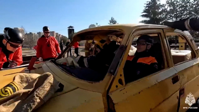 Петербургские спасатели соревнуются в ликвидации последствий автокатастроф