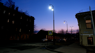 Александр Беглов: Улица Мартынова в центре Кронштадта получила новое освещение, доля светодиодных фонарей в Петербурге к началу апреля увеличена до 69%