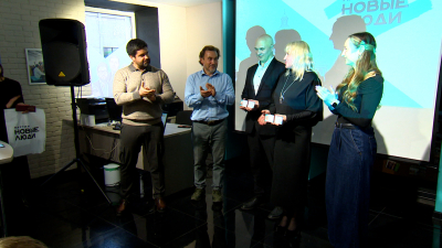 Партийные билеты «Новых людей» получили 6 петербургских семей