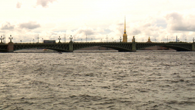 Городские службы перешли в режим повышенной готовности из-за ухудшения погоды в Петербурге