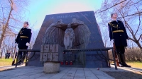 В Красном Селе прошла церемония возложения цветов к монументу бывшим узникам фашистских лагерей