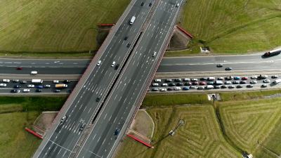 Многодетные семьи Петербурга смогут получить дополнительные баллы на транспондер