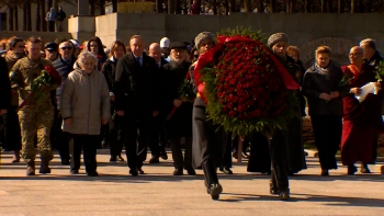 Александр Беглов на Пискаревском кладбище почтил память жертв геноцида советского народа