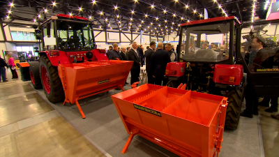 Новейшую технику для уборки и борьбы с гололёдом представили на выставке «ЖКХ России» в Петербурге