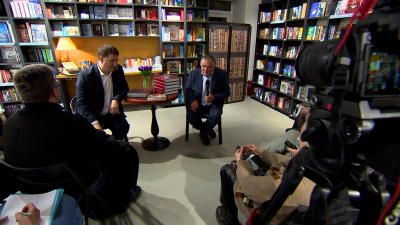 Ректор Педиатрического университета прочитал лекцию о роли бумажных книг в Книжной лавке писателей