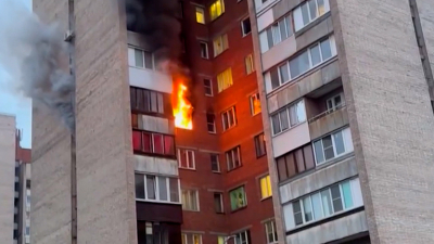 17 спасателей тушили пожар в жилом доме на улице Коллонтай