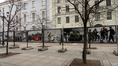 Летопись войны в лицах: уличные фотовыставки заработали в центре Петербурга
