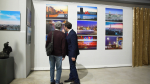 «Пространство и образ» мамы и сына: выставка фоторабот Анатолия Ларионова и уникальных картин театрального художника Аллы Фроловой