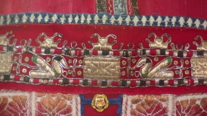 Детали. “Другое золото. Золотошвейное искусство народов Евразии” в Российском этнографическом музее