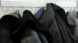 Аккуратно, компактно, удобно: как правильно сложить зимние вещи на хранение