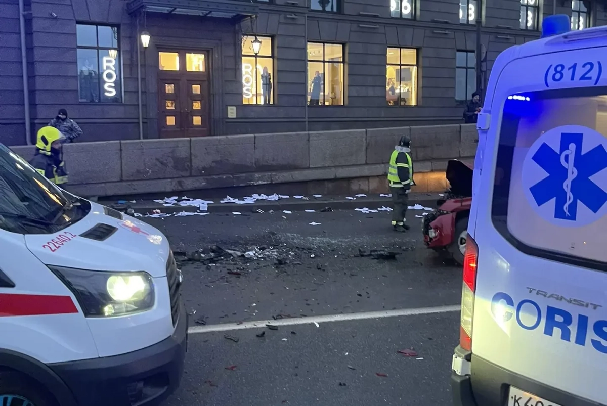 В центре Петербурга BMW устроила массовое ДТП: госпитализировано четыре человека - tvspb.ru