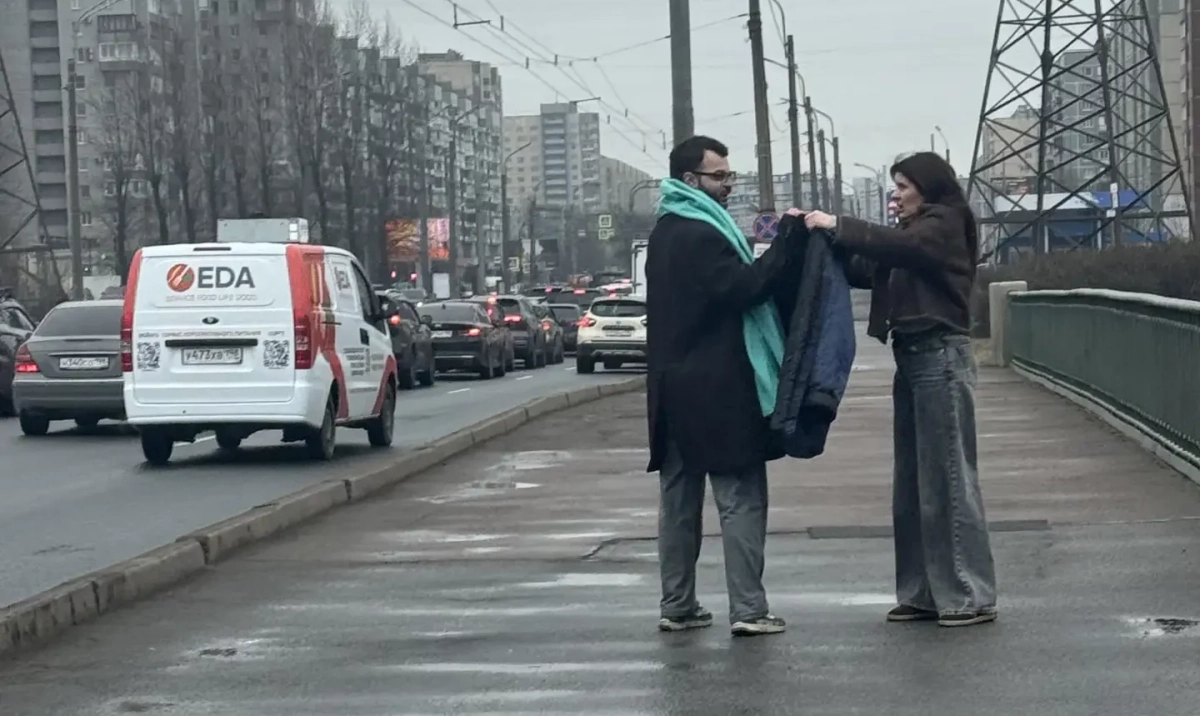 Сотрудник «Мостотреста» спас тонущую женщину на Индустриальном мосту - tvspb.ru