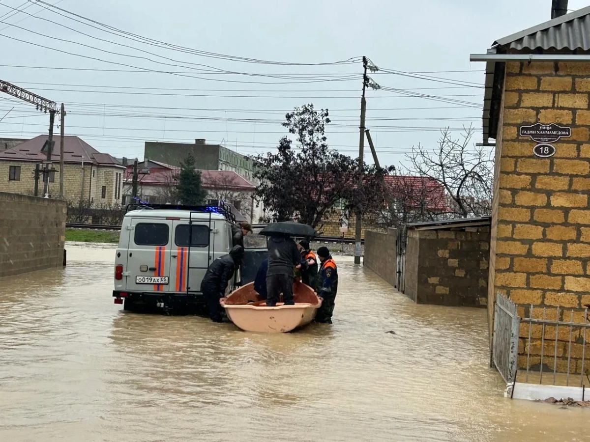 Более 4 тысяч человек эвакуировали из Дербентского района Дагестана после прорыва дамбы - tvspb.ru